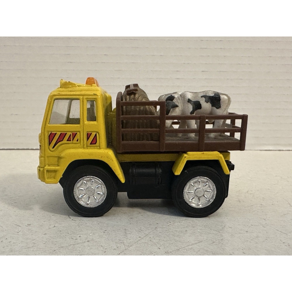 Kintoy Pull-Back Small Cattle Truck Farm With Cows And Hay, Die Cast / Plastic